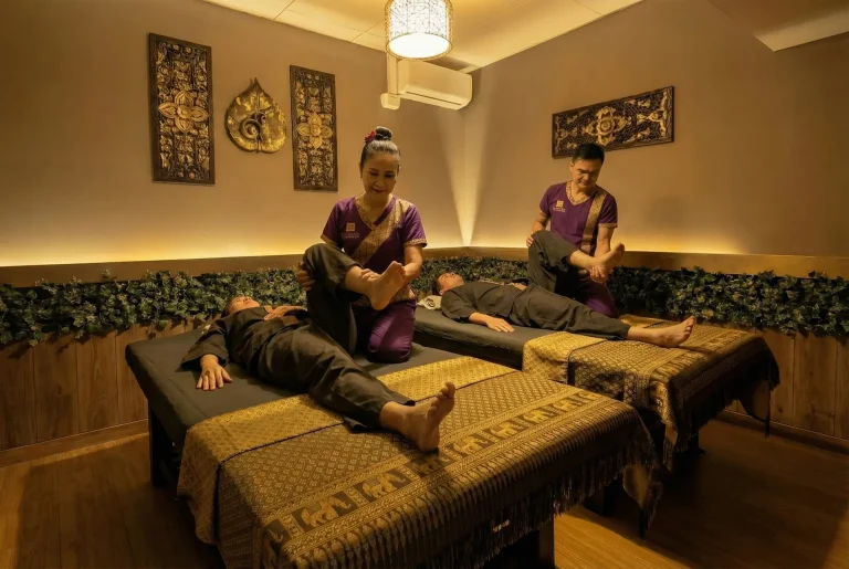 Equipo de terapeutas nativas tailandesas en Barcelona certificadas en la escuela Wat Po de Bangkok.